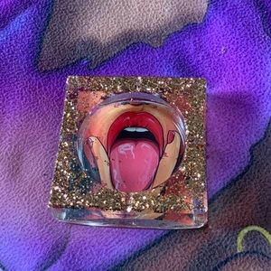 👅/ glitter resin ashtray